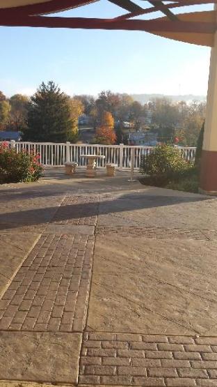 Paradise Inn & Suites