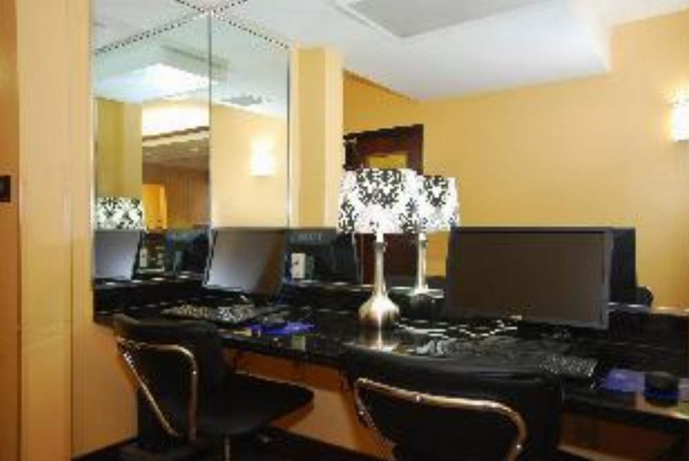 Paradise Inn & Suites